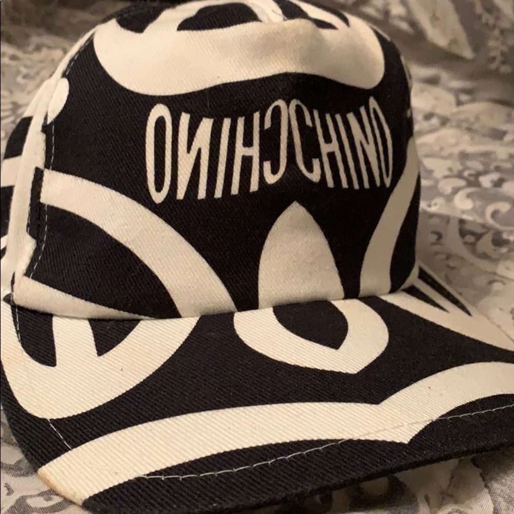 Moschino hat